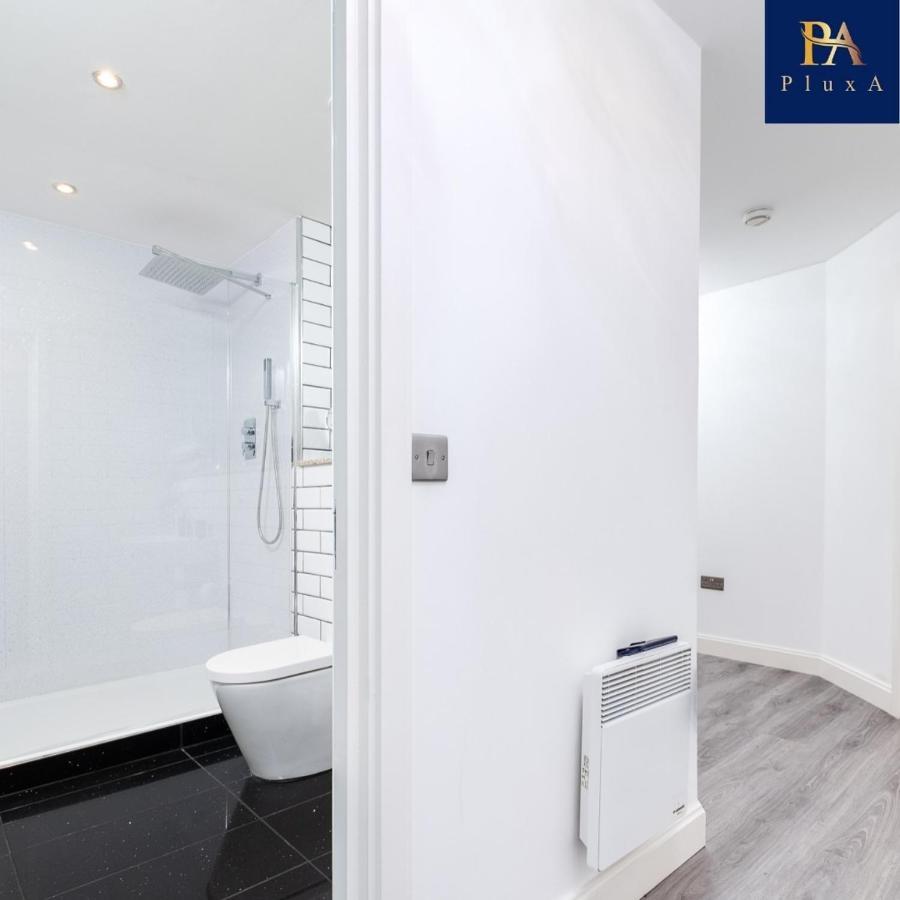 Pluxa Vivid Veranda Beautiful City Centre Apartment With Free Parking Birmingham Exterior photo